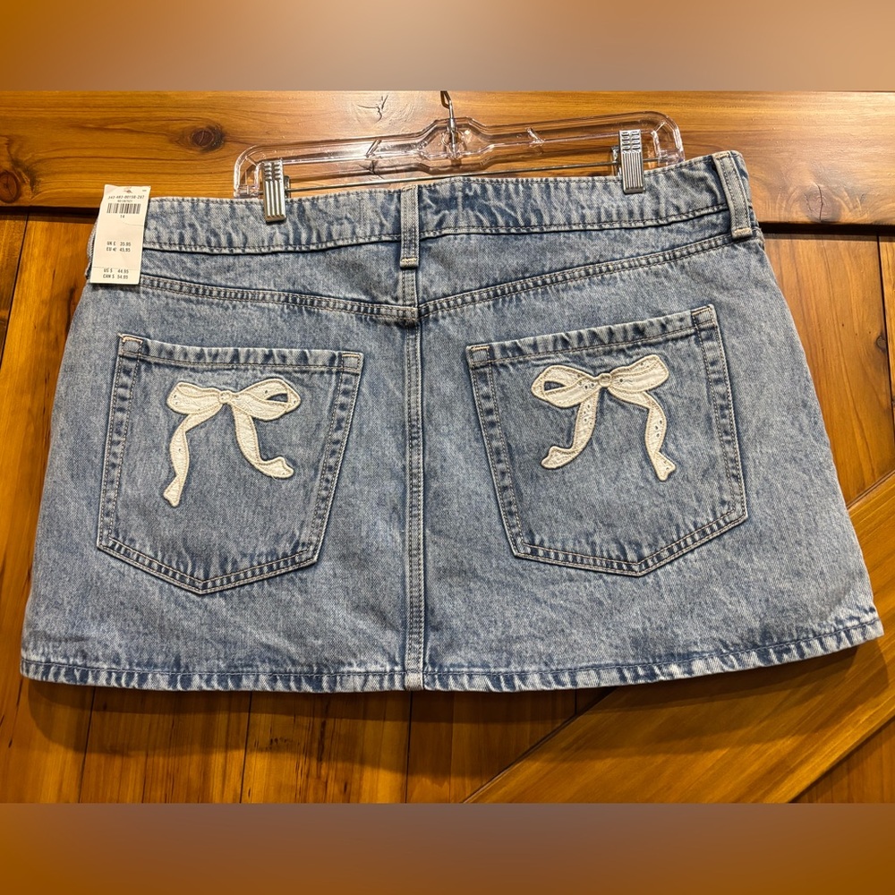 Hollister Jean Mini skirt. New with tags.